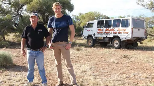 Chris Brown & the Outback mailman, Peter Rowe