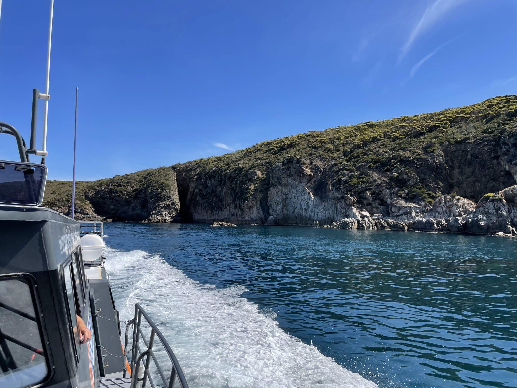 Lincoln National Park coastline from a boat